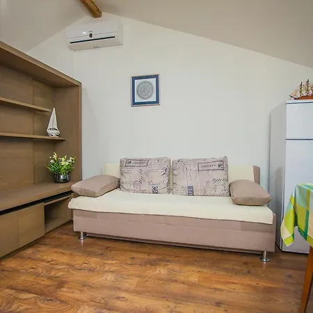 Andrije Buvine * ザダル